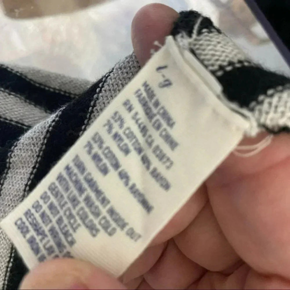 American Eagle Outfitters L black & gray striped turtleneck sweater - Picture 4 of 5